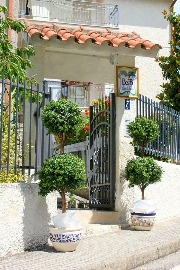 A Casa Di Nonna Bed and Breakfast Loreto Exteriör bild